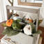 Arrangement d'automne citrouille d'automne dans un panier en bois
