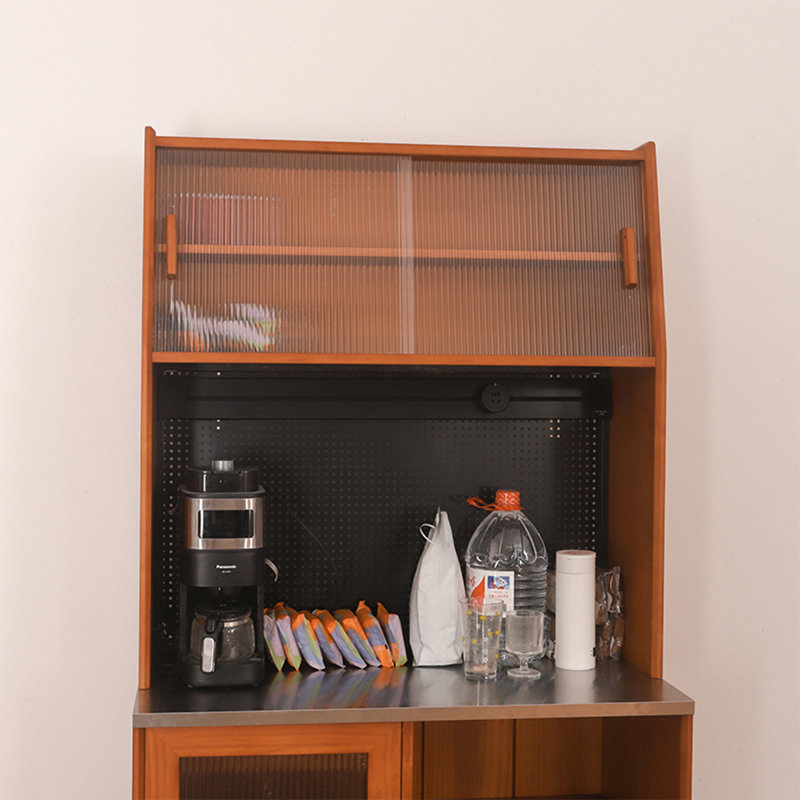 Armoire en acier inoxydable de style médiéval