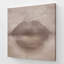 Whispered Kiss Brown, grande impression sur toile-1686371438