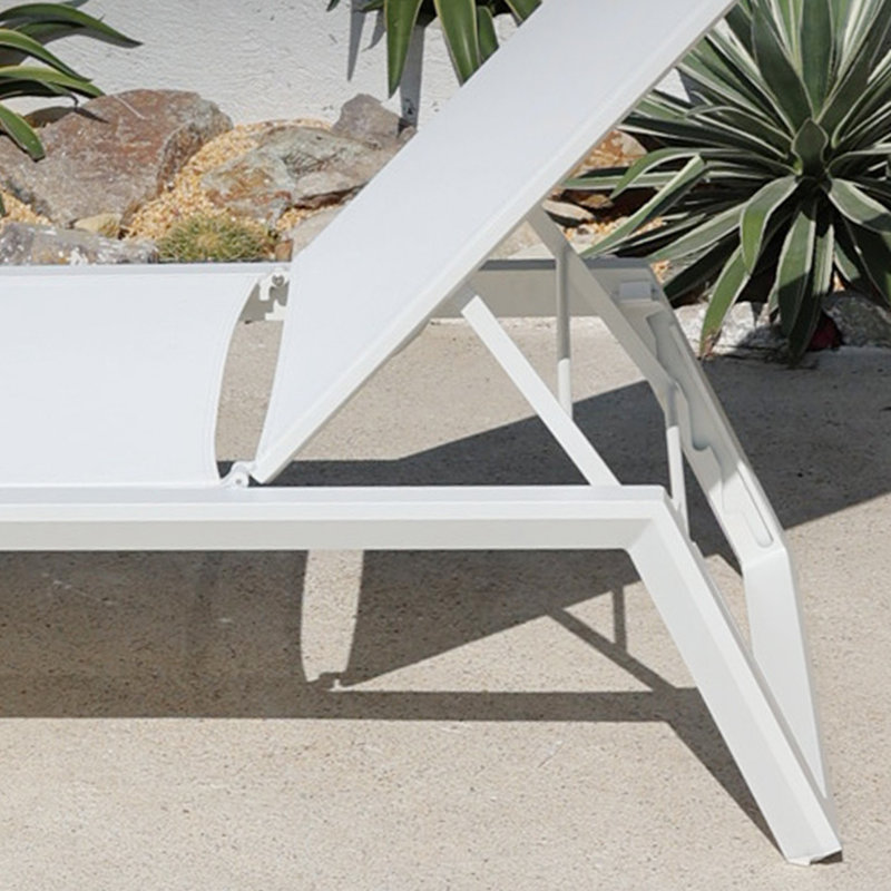Chaise longue d'extérieur en alliage d'aluminium Revital