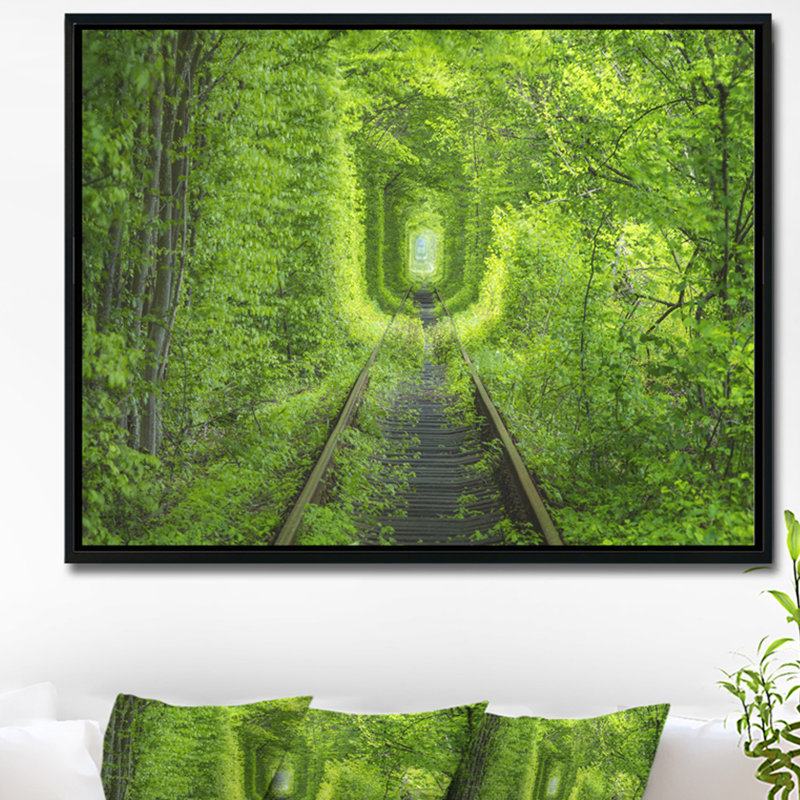 Forêt autour du tunnel de chemin de fer - reproduction de photo, H 16 po x l 32 po x P 1 po, Cadre noir