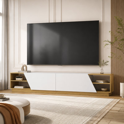 Meuble télé à profil bas avec portes géométriques et tablettes ouvertes Arelene l 94 po
