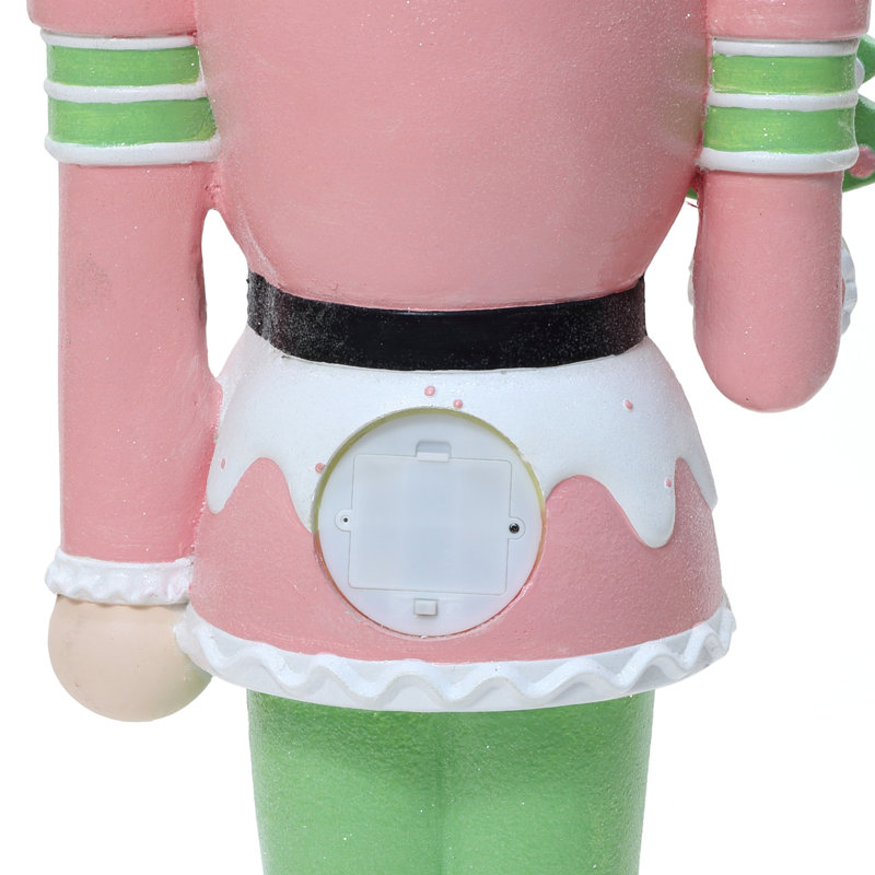 Soldat Casse-Noisette rose lumineux de 1,13 m (3,7 pi) sur le thème des bonbons, avec sapin de Noël et minuterie, fonctionnant à piles