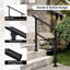 Rampe d'escalier noire d'extérieur-109746048