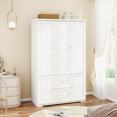 Armoire en bois manufacturé