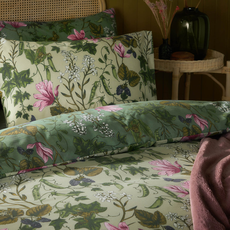 Mystic Berry Polyester Floral Duvet Cover Set with Pillowcases, Super King Duvet Cover + 2 Standard Pillowcases