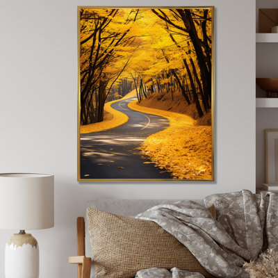 Route d'automne jaune dans la forêt I