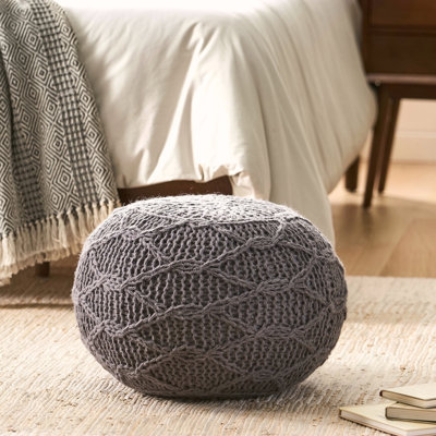 POUF EN LAINE TRICOTÉE 20 X 20
