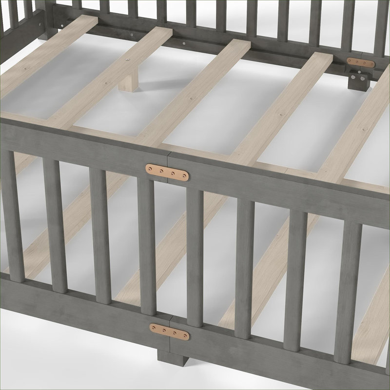 Grand lit plateforme pour enfant en pin massif avec garde-corps de sécurité et porte amovible, grain de bois gris classique