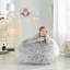 Sac à billes en fausse fourrure gris argenté confortable et tendance avec rembourrage de texture moelleuse moderne