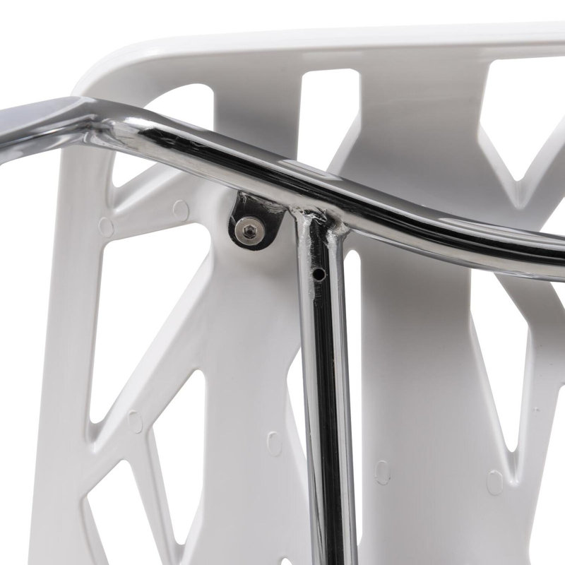 Chaise d'appoint blanche avec pieds chromés