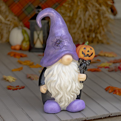 Halloween gnome de jardin avec baguette de citrouille et chapeau mauve «The Hobgoblins»
