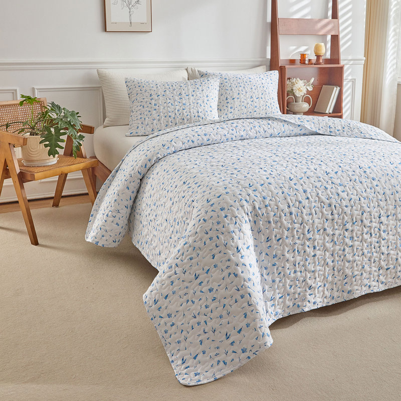 3 Piece  All Season Cottagecore Microfiber Quilt Set, King Quilt + 2 King Shams, Pink/White Floral