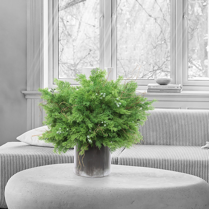 Genévrier 17 po avec baies vertes et brindilles brunes, feuillage réaliste pour la décoration intérieure / extérieure