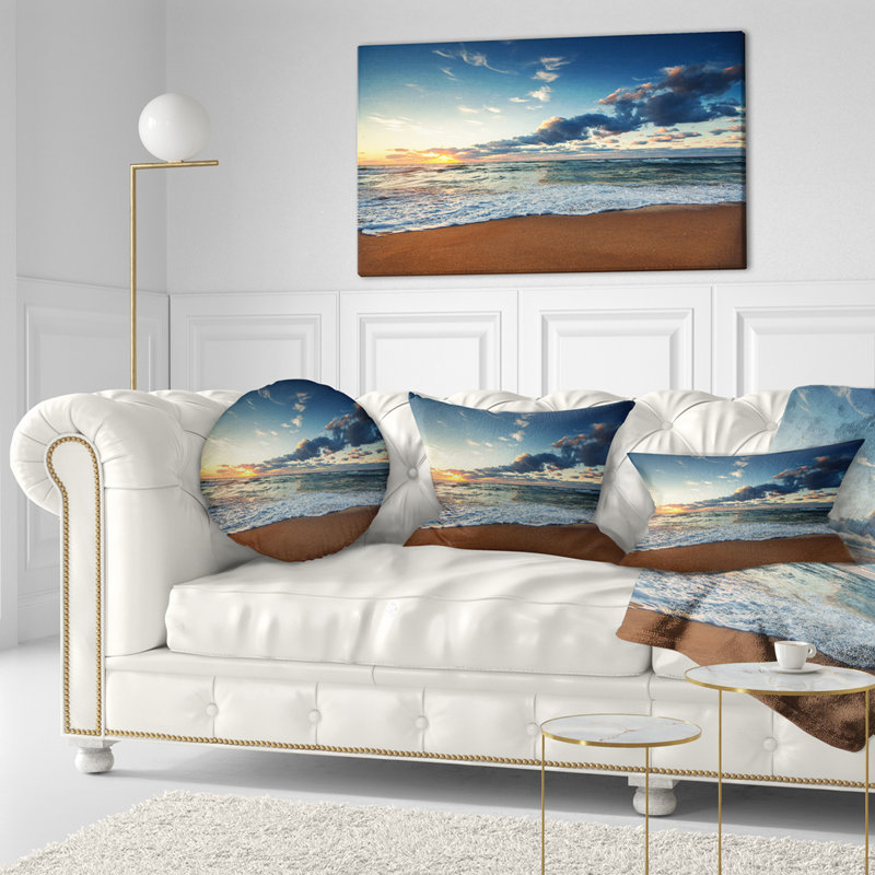 Coussin imprimé Sunrise and Glowing Waves in Ocean - Sea & Shore, 16 po x 1 po, Coussin décoratif