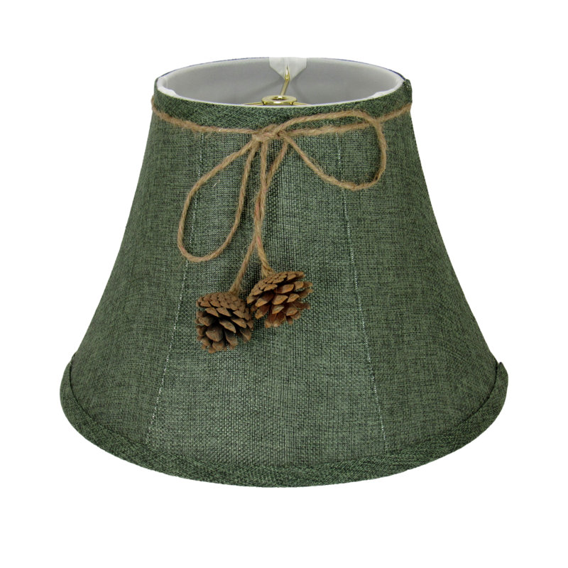 Toile de jute verte et accents de pomme de pin
