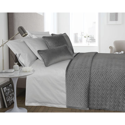 Ariel Polyester Solid Colour Quilt