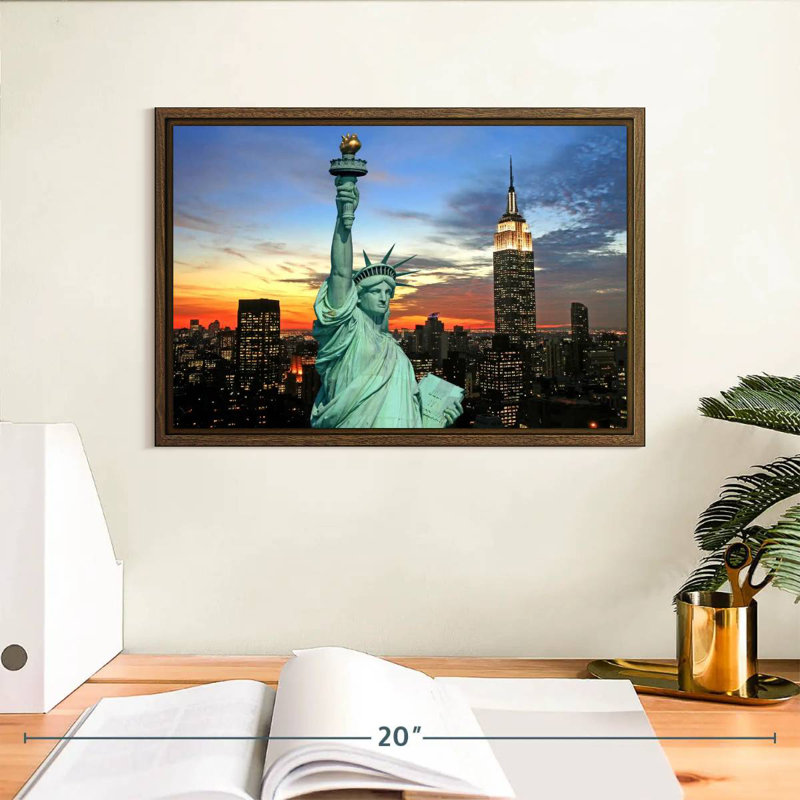 Statue de la liberté et l'horizon, 13 po x 9 po, Cadre flottant en noyer