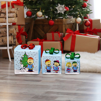 8 10 12in Peanuts PreLit LED Presents Printed Carolers