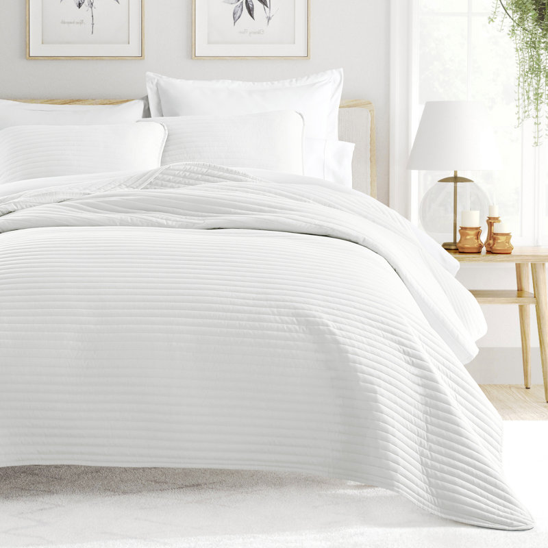 Becky Cameron Lightweight All Season Stripe Stitch Quilt Set with Shams, White, Full/Queen Quilt + 2 Standard Shams