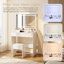 Coiffeuse de maquillage-563919807