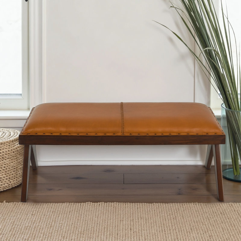 Banc en cuir pleine fleur Elden avec structure en bois massif et style intemporel
