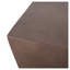 Table d'appoint moderne en béton léger avec un design abstrait en forme de cube torsadé, parfait pour améliorer les espaces extérieurs et intérieurs.