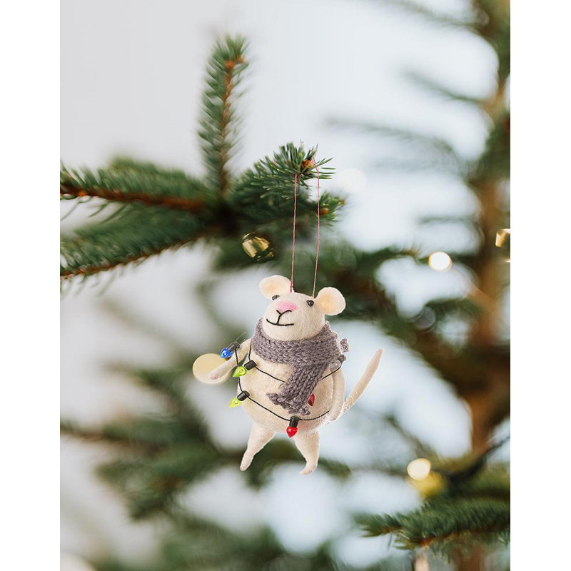 Ornement de souris souris emmêlée dans les lumières de Noël
