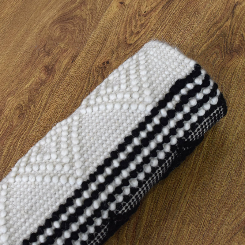Noir contemporain tissé à la main | Tapis intérieur blanc en laine et coton