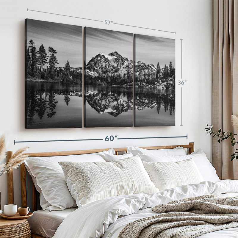 «Monochromatique Mountain», 3 pièces sur toile, H 36 po x l 57 po x P 1,25 po
