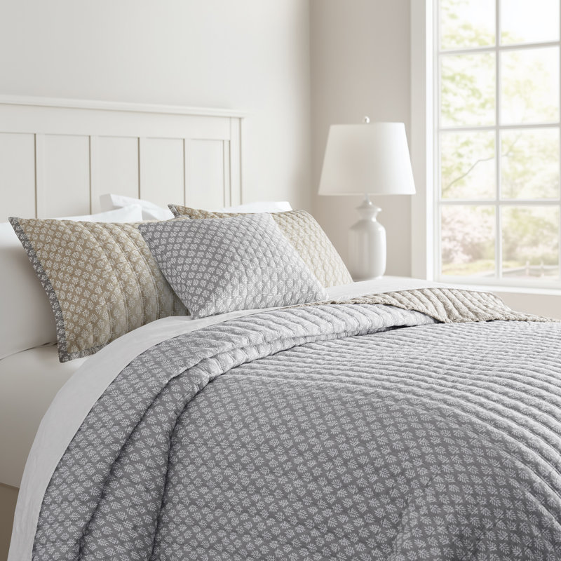 Ensemble de courtepointe très grand taupe Aditya, Courtepointe très grand + 2 taies décoratives