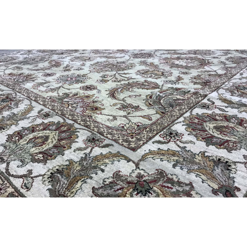 Tapis vert clair et ivoire noué à la main de haute qualité