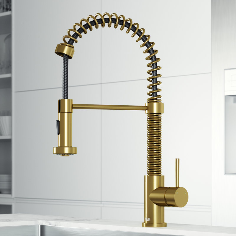 Robinet de cuisine de H 19 po avec pulvérisateur rétractable à deux fonctions Edison, Or brossé mat
