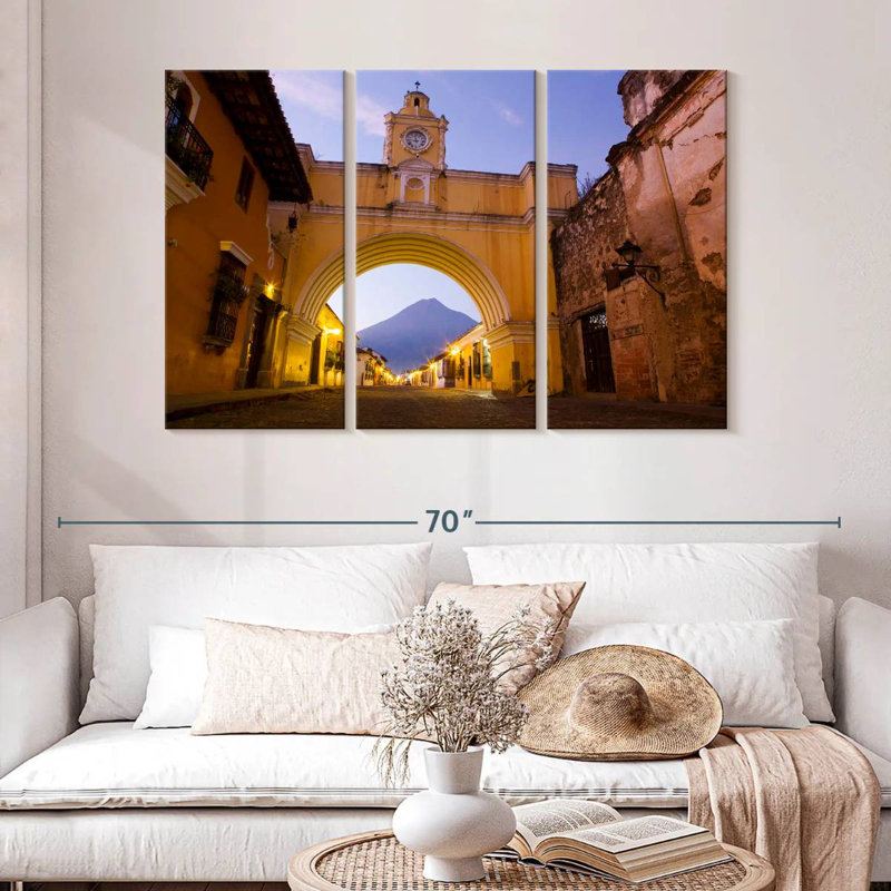 Arche Nicci dans la rue Antigua, H 32 po x l 50 po