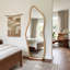 Miroir pleine grandeur en bois naturel en forme de nuage