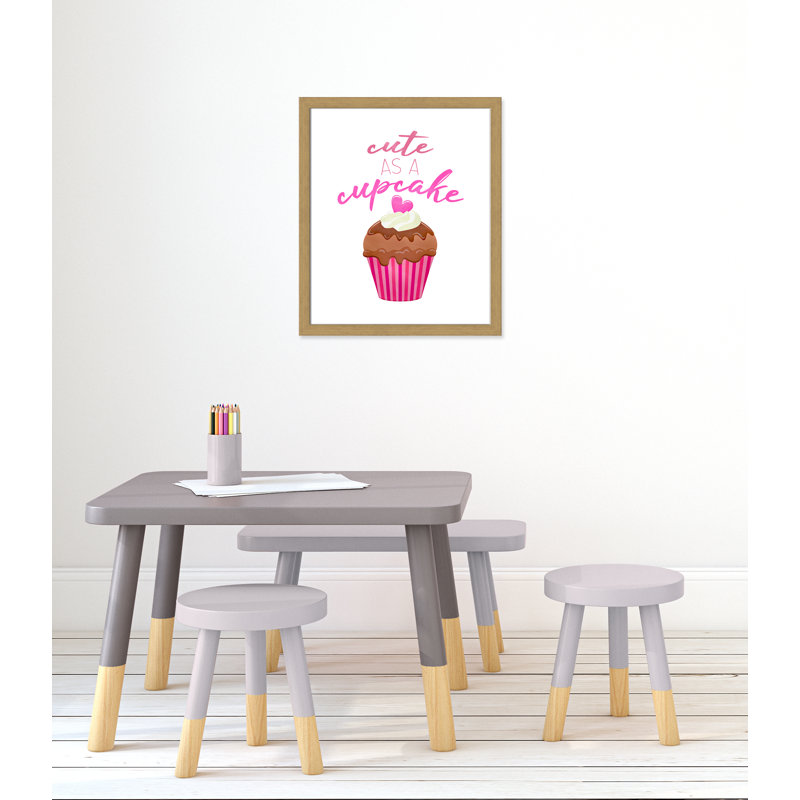 Mignon comme un petit gâteau Mignon comme un petit gâteau, H 26,5 po x l 22,5 po x P 0,63 po, Cadre en chêne