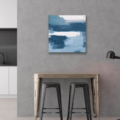  «Escalante Mood Blue and White Sq» par Danhui Nai, art mural en verre acrylique, 24 po x 24 po