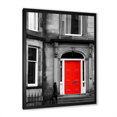 Porte rouge dans une maison de ville noire et blanche - Peinture sur toile