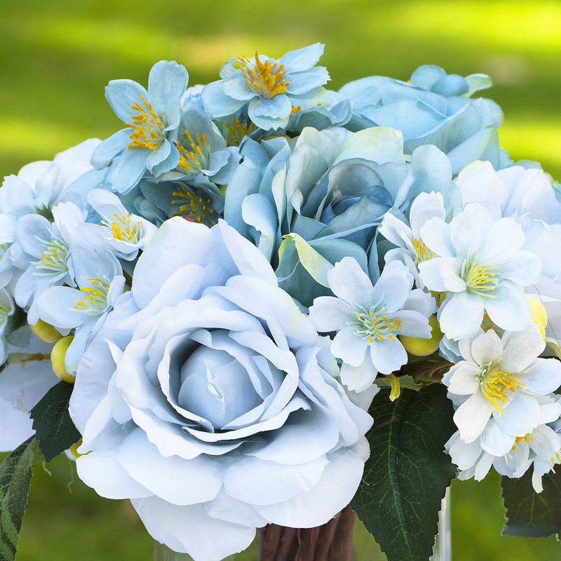 Roses artificielles dans un vase, Bleu