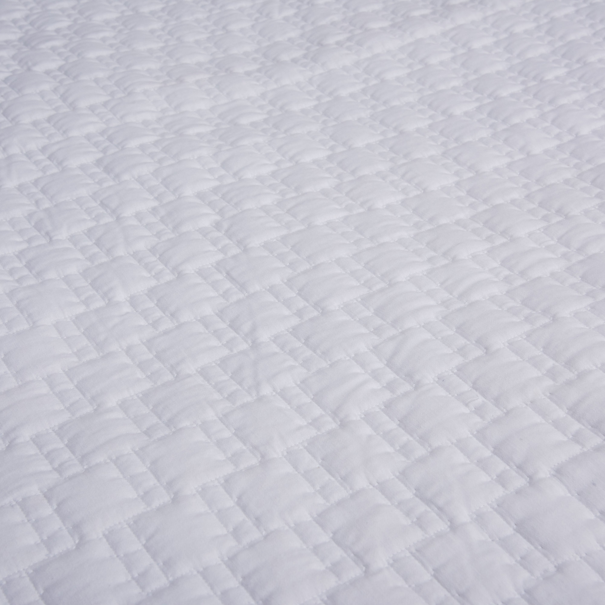 Yazmen Sateen Quilt Set, King Quilt + 2 King Shams