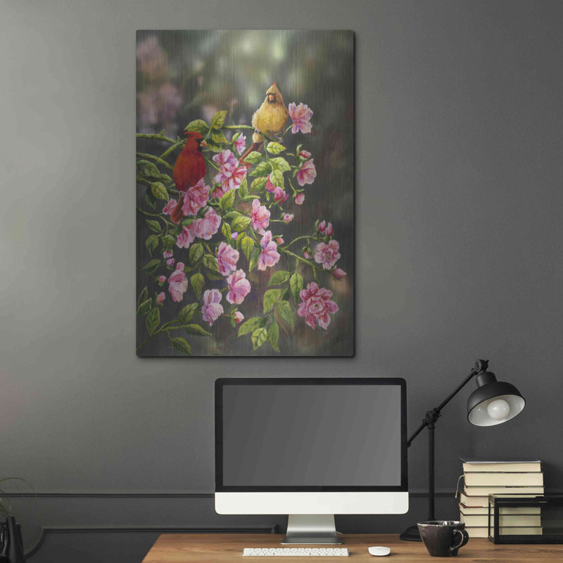 Cardinals with Roses par Sarah Davis - reproduction d'art sur métal, L 24 po x H 36 po
