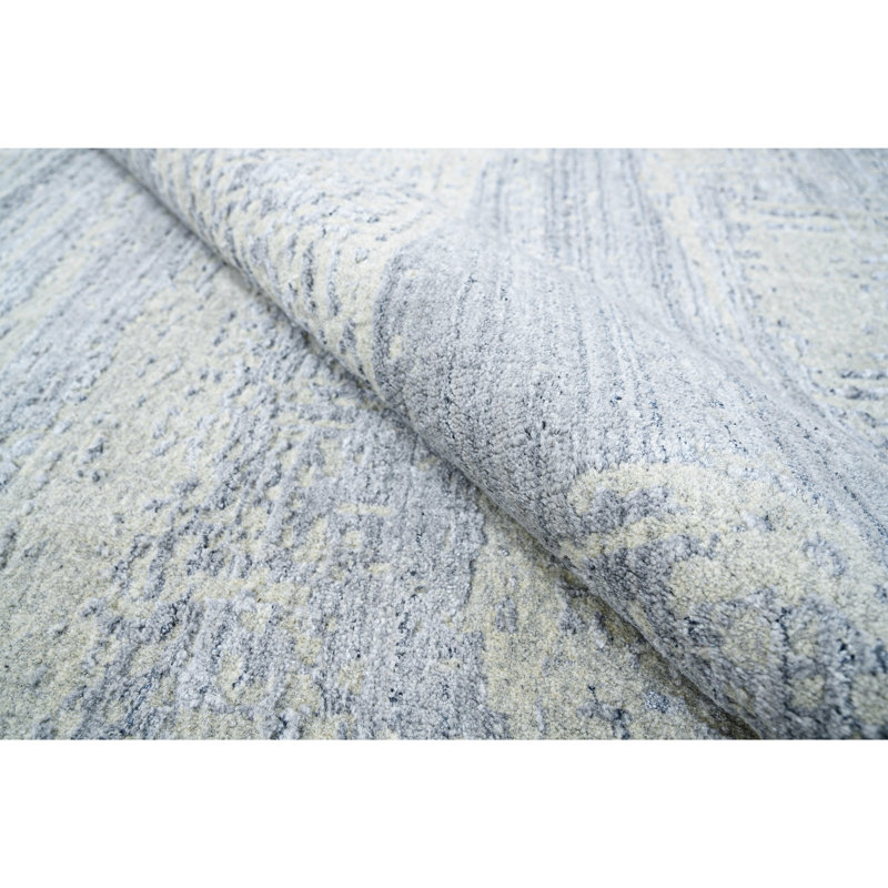 Area Rug in Light Blue/Gray, Rectangle 2' x 3'