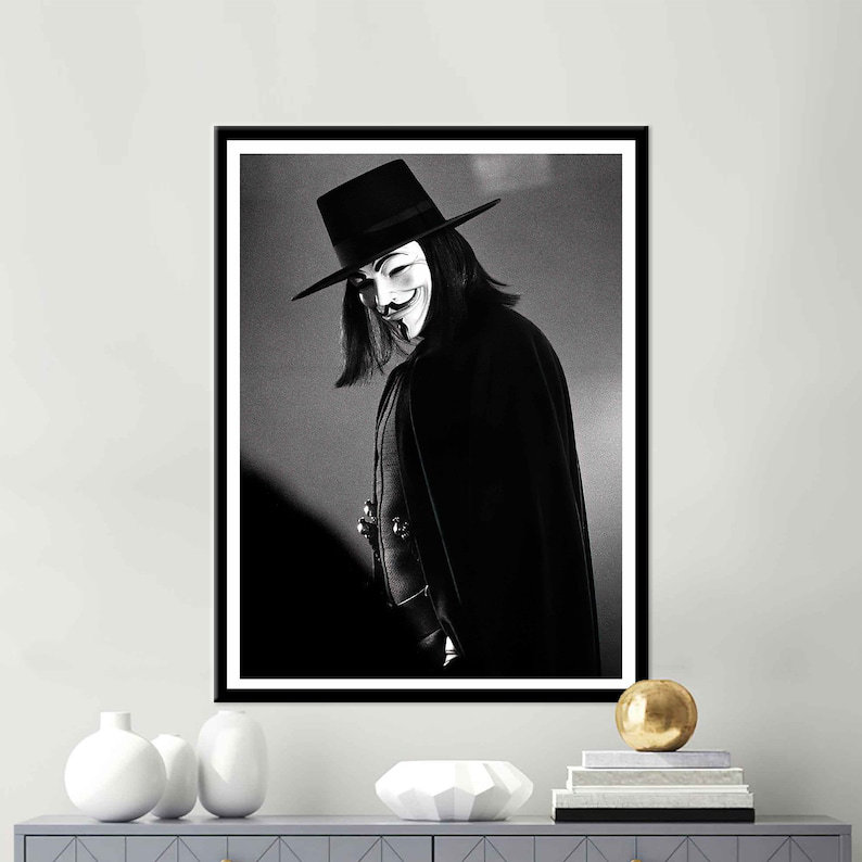 «V for Vendetta», art mural sur toile pour le salon - Citation célèbre, H 98 po x l 43 po, Toile tendue, Ne s’applique pas