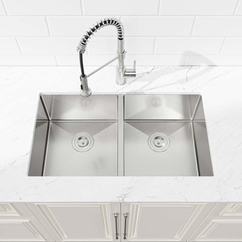 Évier de cuisine encastré à double cuve 33 po x 19 po, lavabo encastré à la main brossé (évier seulement), évier de cuisine moderne