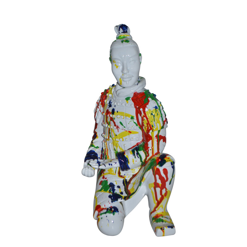 Statue moderne moderne en résine d'homme chinois moderne - Taille: L 7 po x l 8 po x H 13 po.