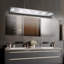 Luminaire de meuble-lavabo de 38 po en métal avec finition chromée à 6 lumières avec fonction d'éclairage à DEL, abat-jour carré en acrylique avec installation murale pour une utilisation dans la salle de bain, avec fonction d'éclairage miroir