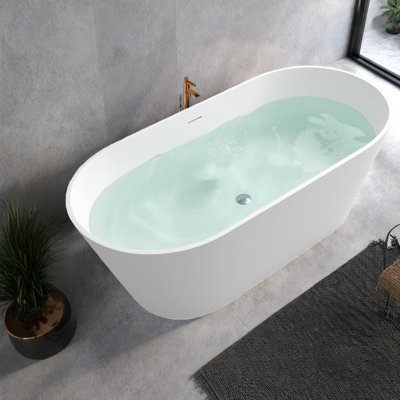 Baignoire profonde et bain tourbillon