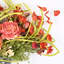 Fleurs de pivoines dans un vase, arrangement de fleurs artificielles avec vase en métal