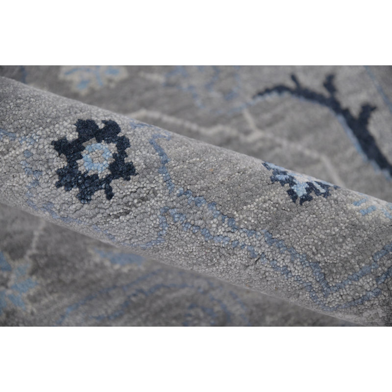 Bristol Henley Wool Floral Area Rug in Silver, Rectangle 2' x 3'