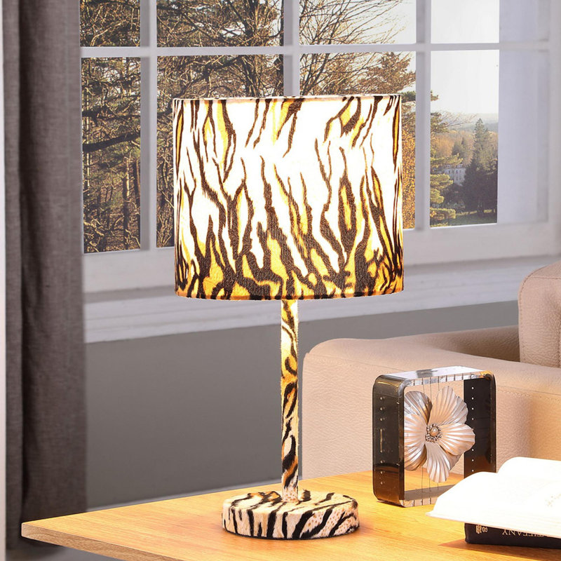 Lampe de table 19,25 po en faux suède à imprimé tigre
